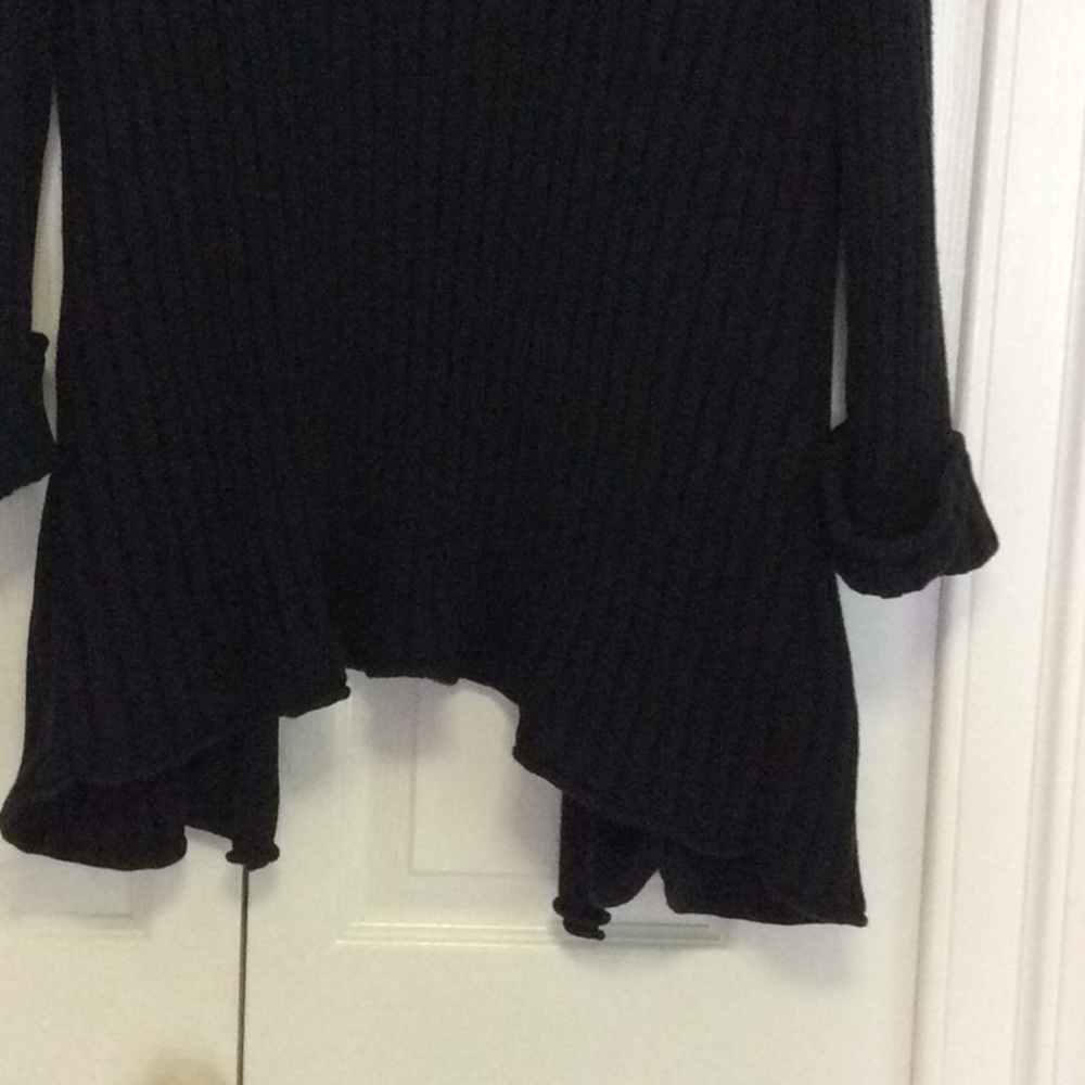 Pretty black sweater - Picture 8 of 9